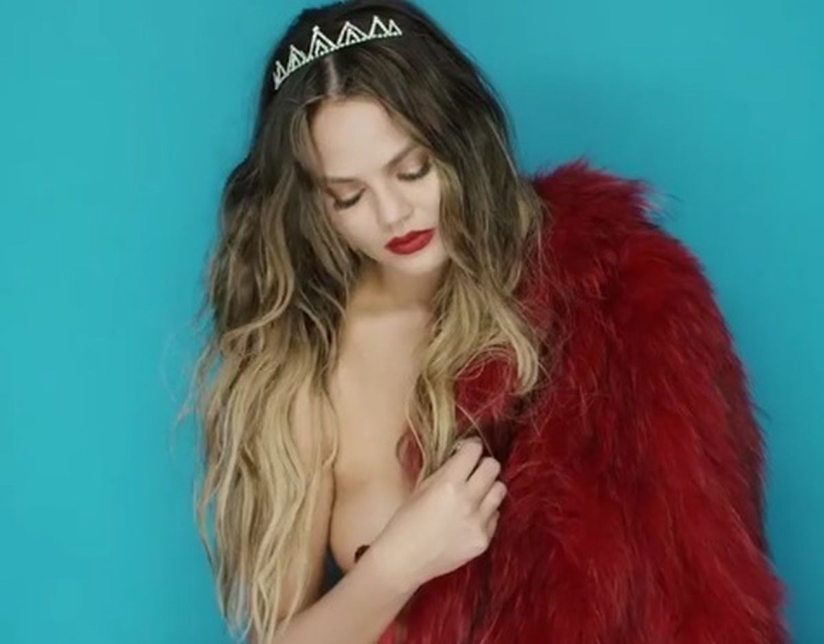 Sve je ionako već pokazala: Chrissy Teigen pokazala da se više ni ne oblači