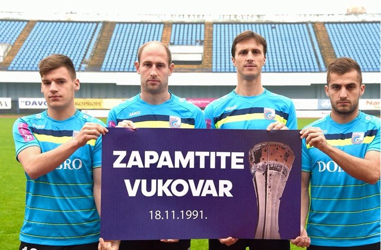 ZAPAMTITE VUKOVAR Hrvatski nogometaši poklonili se gradu heroja