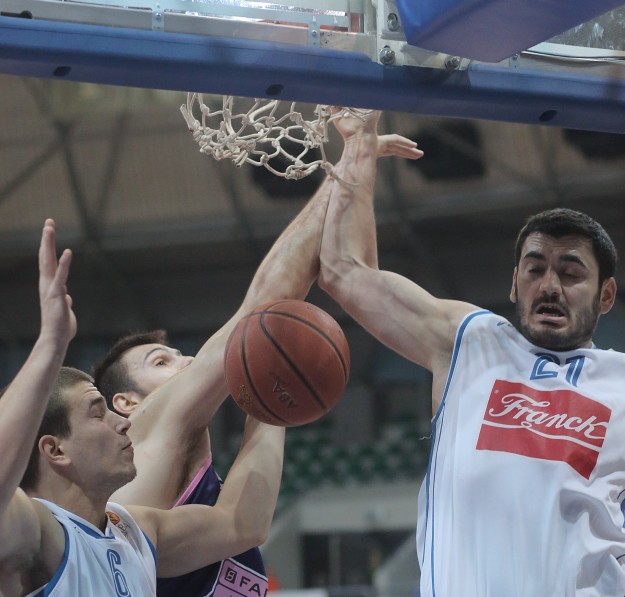 Partizan prohujao Draženovim domom