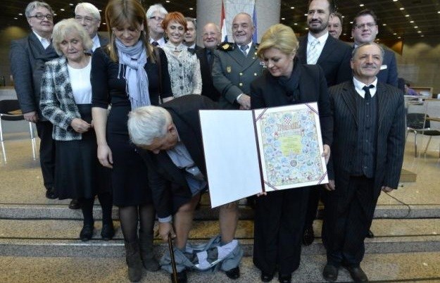 Ivanu Zvonimiru Čičku pale hlače baš kad se fotografirao s Kolindom