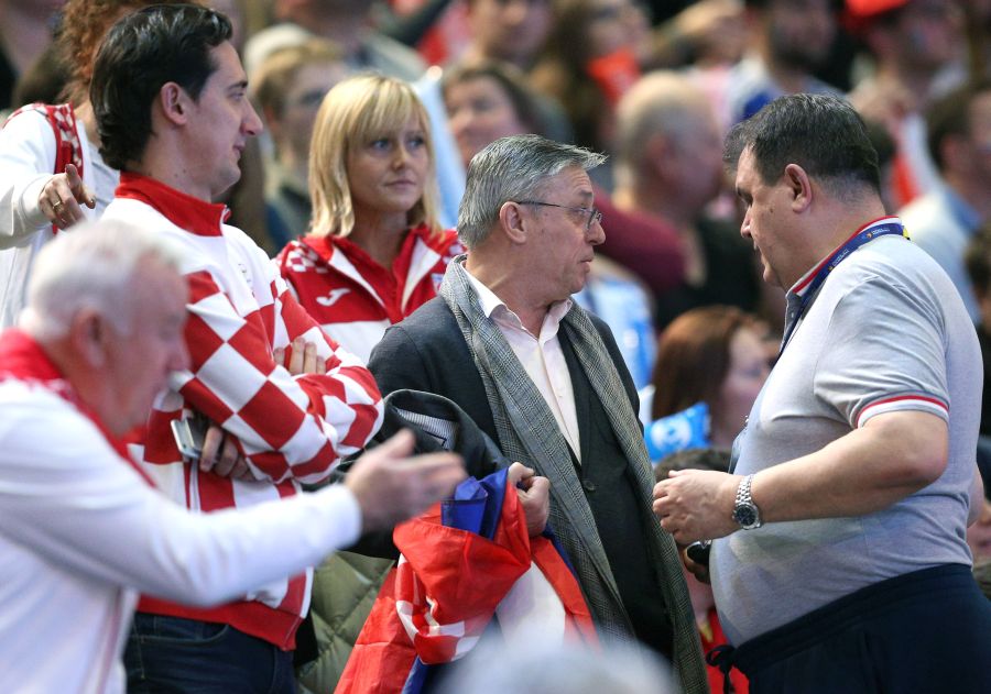 POGLEDAJTE KAKO JE HRVATSKA BODRILA RUKOMETAŠE Ludnica u dvorani, na tribini bio i Cico Kranjčar