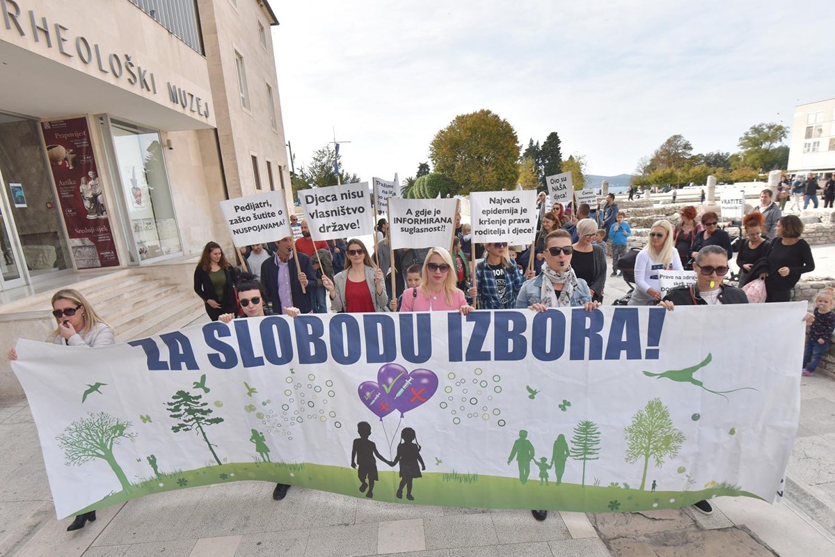 U Zadru jedva četrdesetak ljudi prosvjedovalo protiv cijepljenja, ravnatelj bolnice objasnio zašto su u krivu