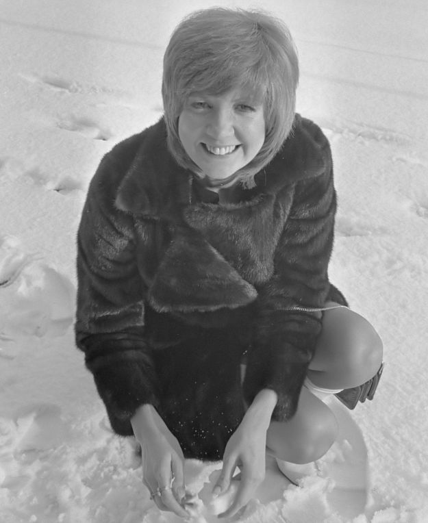 Umrla kultna britanska TV-voditeljica Cilla Black