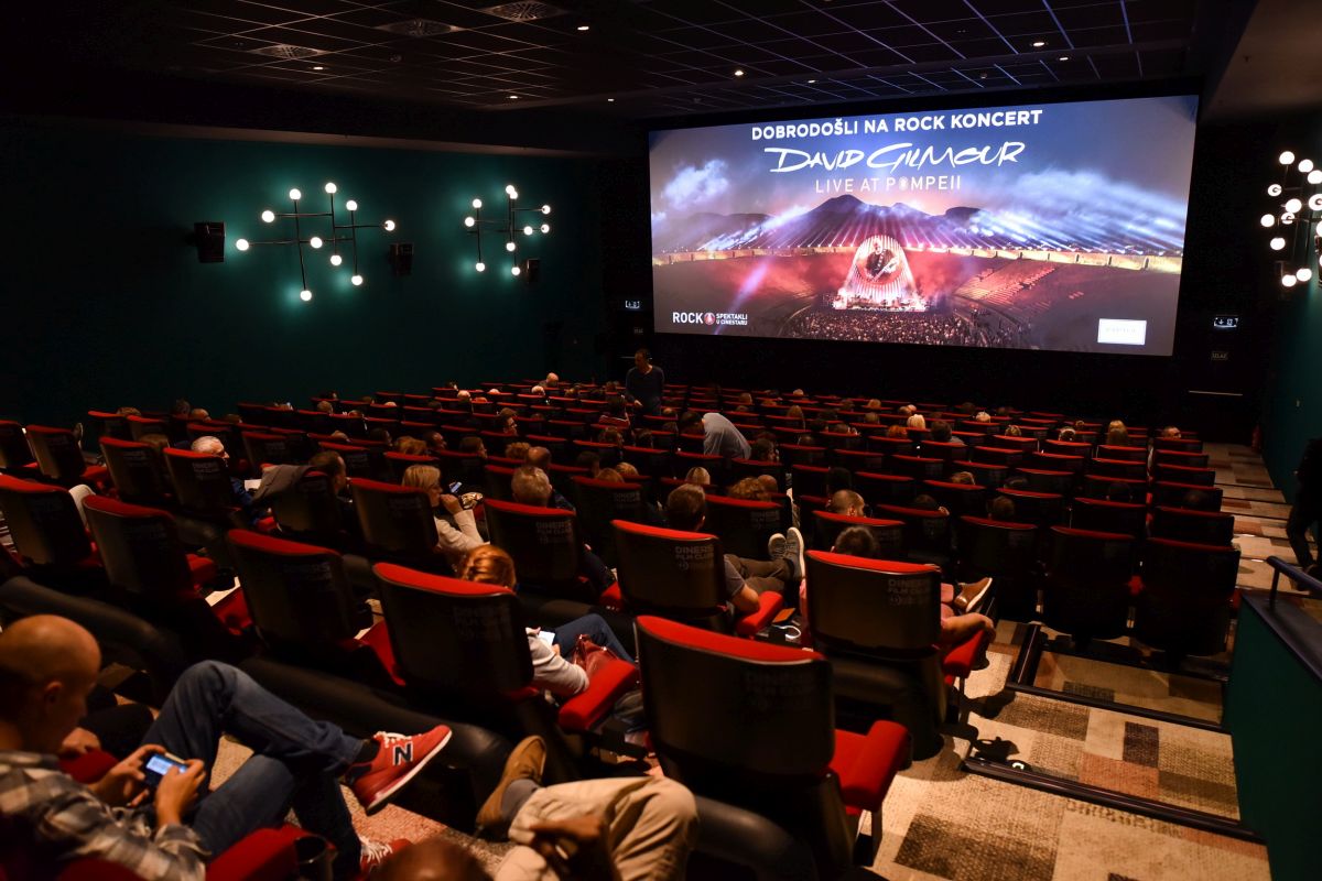 Otvorena sezona spektakala u Cinestaru: Rasprodan koncert Davida Gilmoura