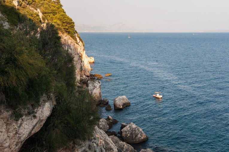 Otac i sin spašeni kod Čiova, brodica im se zapalila dvije milje od obale