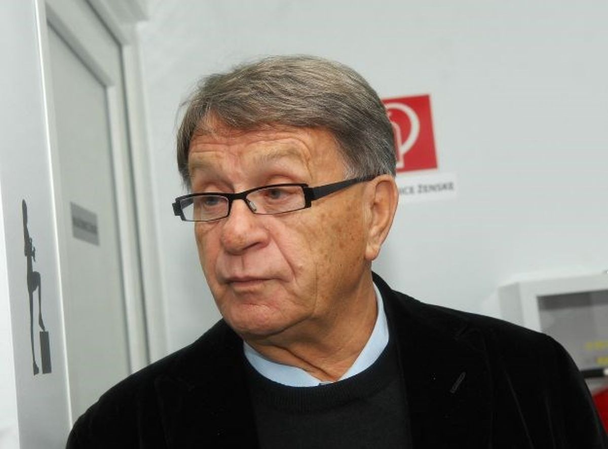 ĆIRO OPALIO PO ČAČIĆU "Misli da je veliki trener, a to je hendikep"