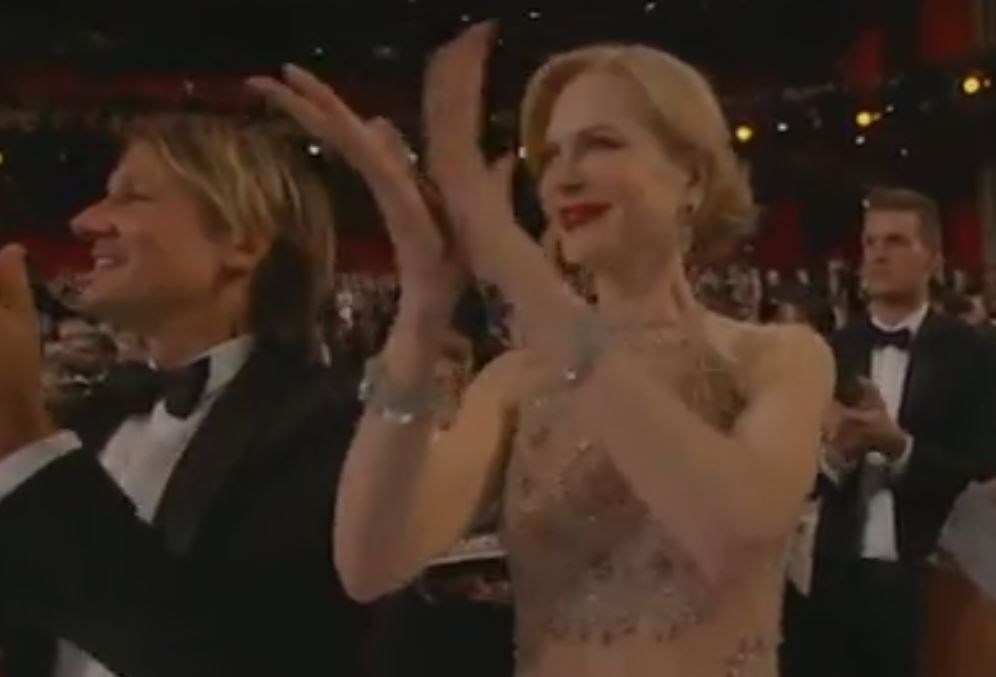 VIDEO Nicole Kidman čudno zapljeskala na Oscarima pa postala predmet sprdnje: "Plješće kao tuljan"