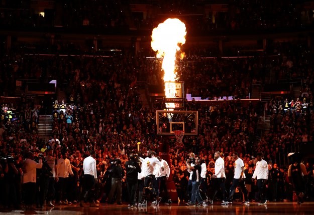 Počela nova NBA sezona: Prvaci krenuli zastrašujuće, LeBron triple-doubleom