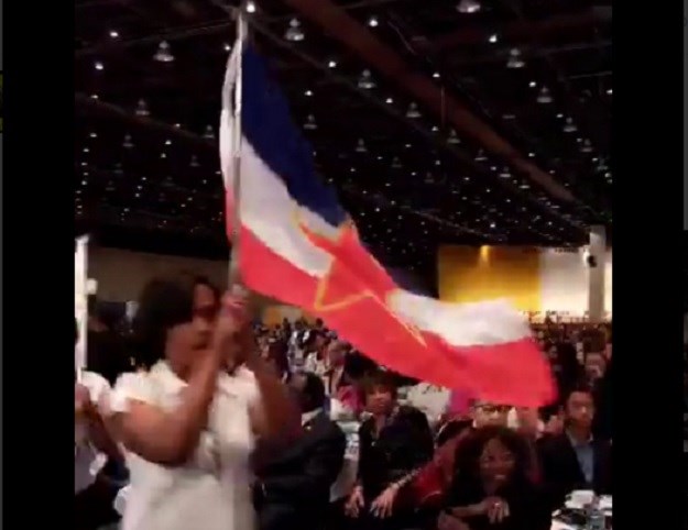 Na govoru Hillary Clinton u Detroitu mahalo se jugoslavenskom zastavom