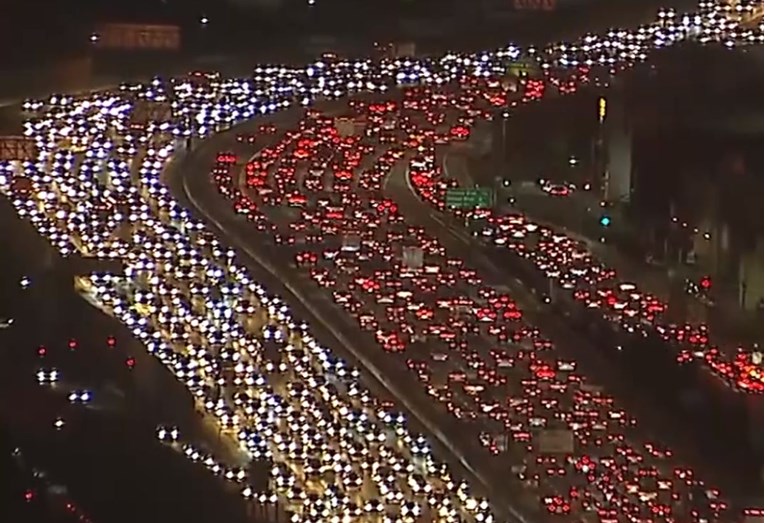 Pogledajte nevjerojatnu prometnu gužvu u Los Angelesu uoči Dana zahvalnosti