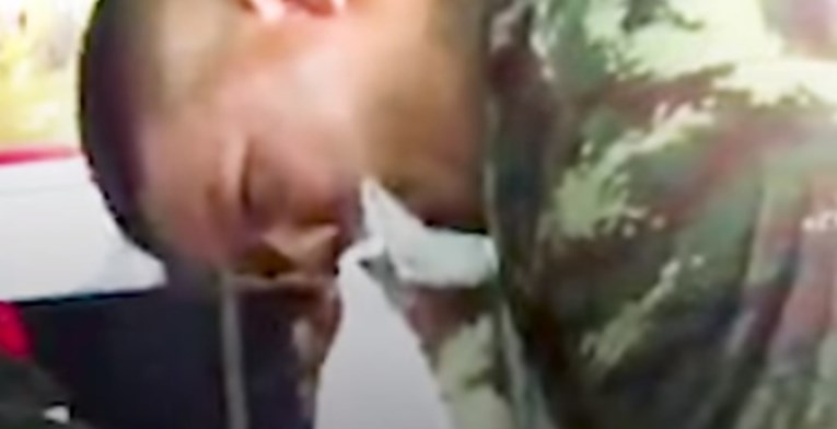 VIDEO Vojnik je izveo čudo i vratio život u štene staro samo dva dana