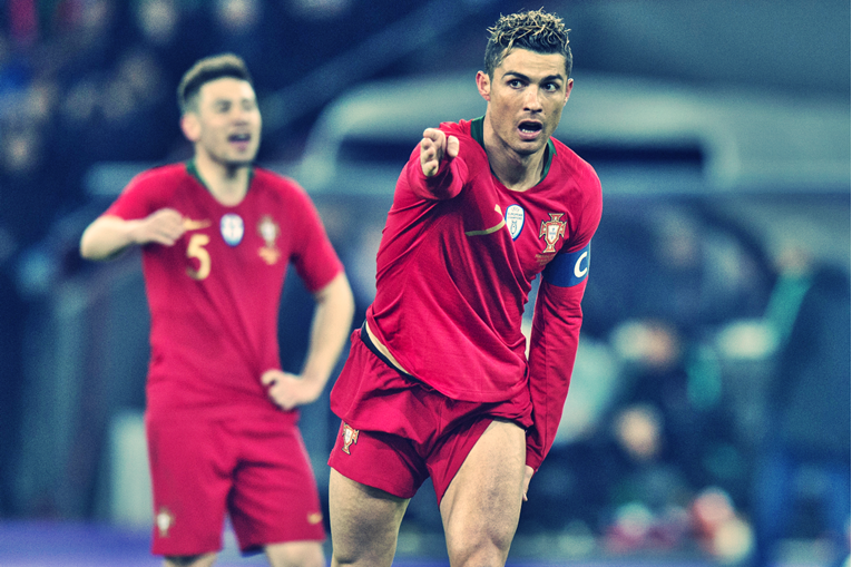 Ronaldo zabio dva gola u sudačkoj nadoknadi za pobjedu protiv Salaha i društva