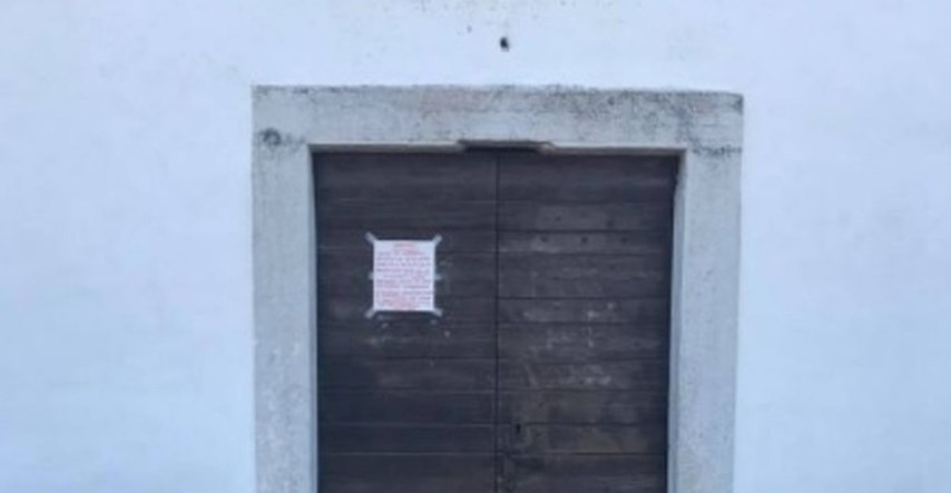 Natpis na crkvi u Istri ostavit će vas u čudu: "Može li tko odgonetnuti kad je točno otvorena?"
