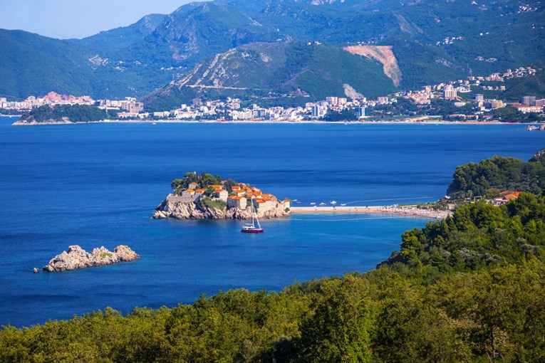 Čije je Jadransko more?