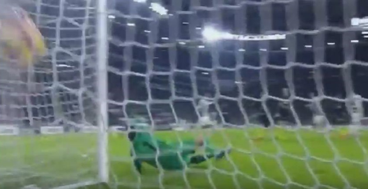 PROJEKTIL ZEMLJA-ZRAK Pogledajte golčinu Juveovog krila koja je probila Interove rašlje