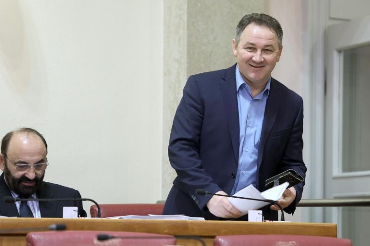 U Saboru se citira "Ustani bane" i Biblija, a Glasnović upozorava na gramatiku