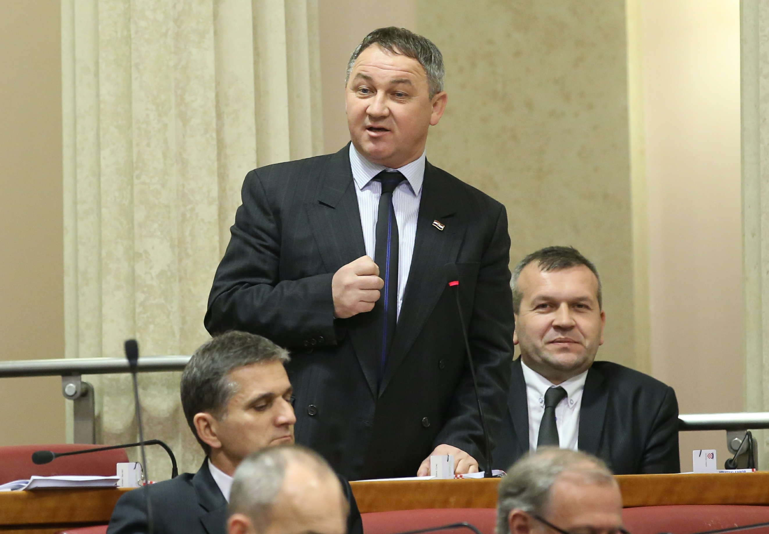 Salva uvreda u Saboru, ne zna se tko je više izvrijeđao koga