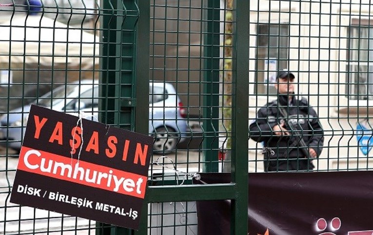 Turska osudila 14 novinara oporbenog lista na zatvor zbog terorizma