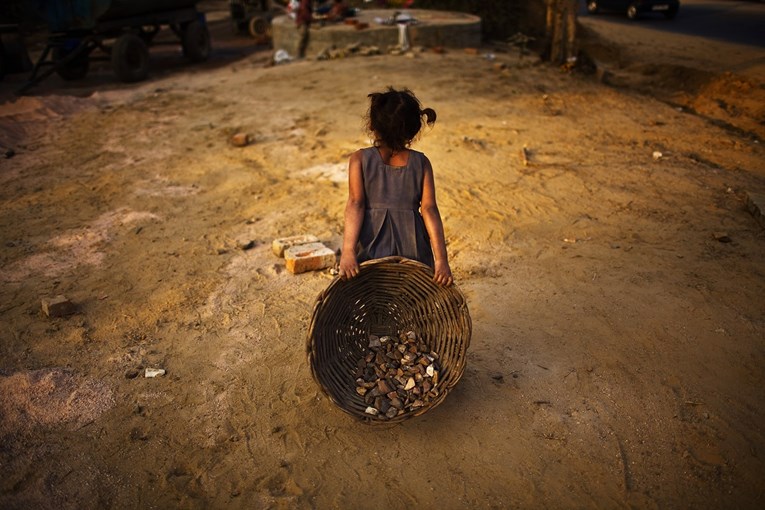 U Indiji siluju, tuku i izgladnjuju djevojčice prodane u javne kuće