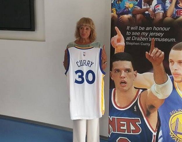 Steph Curry nije zaboravio: Dres iz finala NBA lige stigao u Draženov muzej