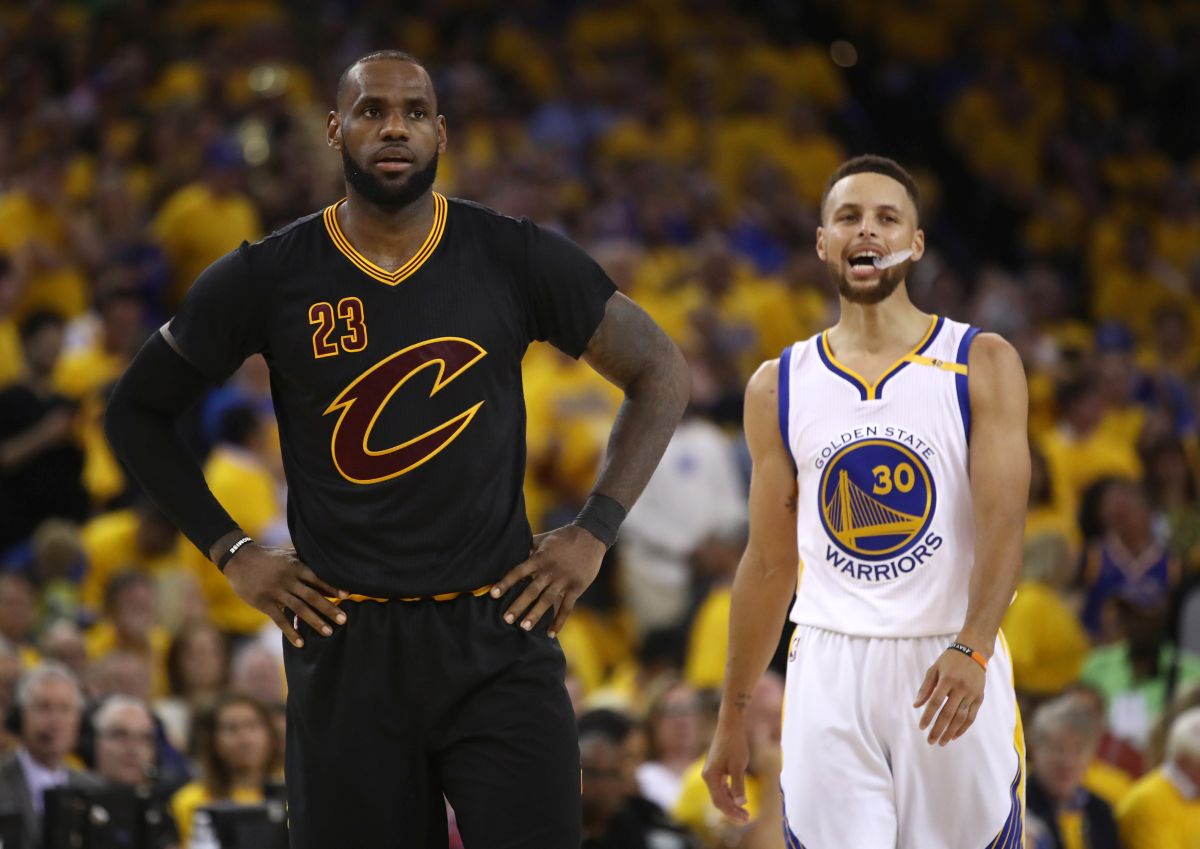 Trump izvrijeđao pola NFL-a, Curryju zabranio dolazak u Bijelu kuću, a onda ga LeBron brutalno nagazio