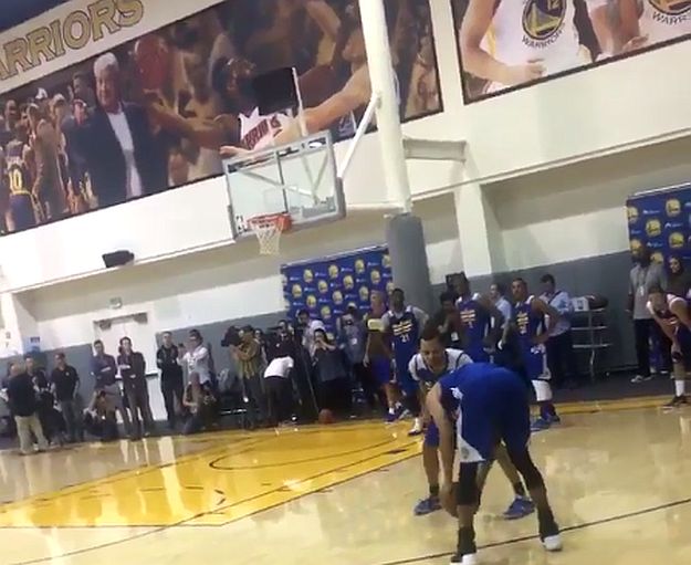 VIDEO Vratio se Stephen Curry