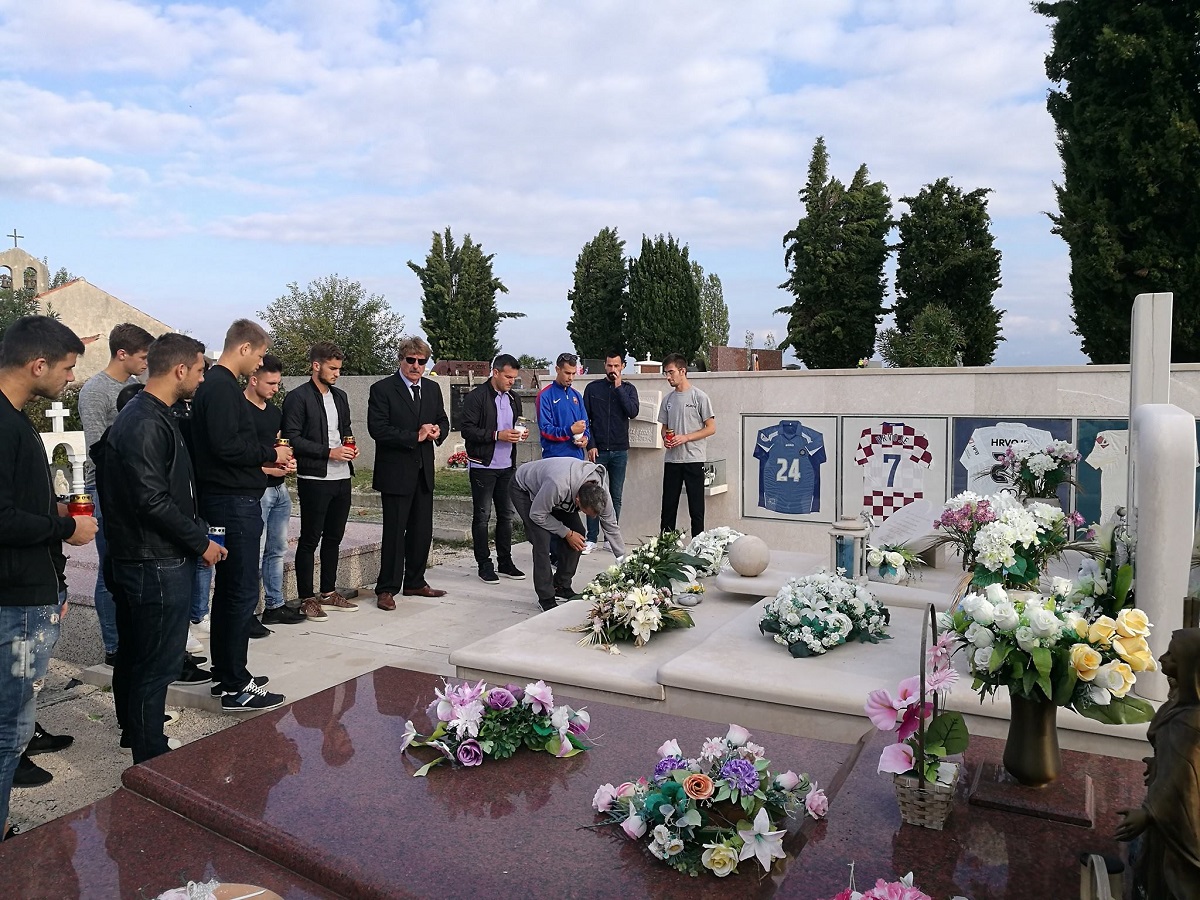 ZADRANI SE POKLONILI "12. ANĐELU" Hrvoje bi sutra slavio 34. rođendan