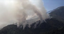 Požar na Čvrsnici prijeti Blidinju: U pomoć stižu vojni helikopteri, siječe se šuma