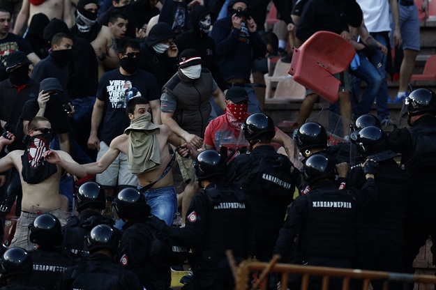 Divlji beogradski derbi: Zvezdaši provalili u ložu, čelnike Partizana jedva spasili specijalci