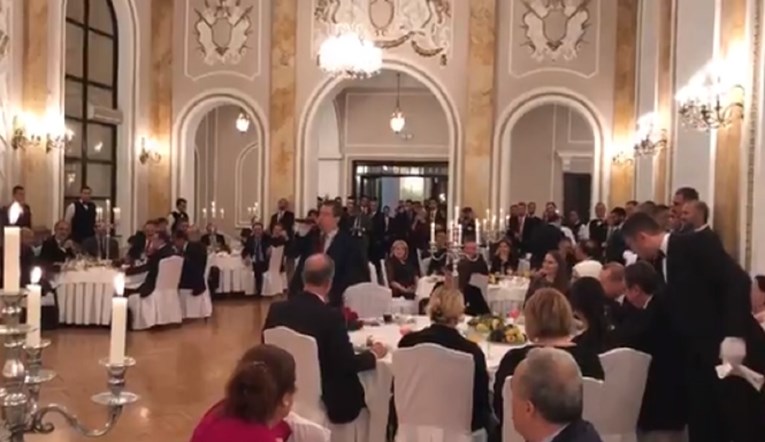 VIDEO Dačić pjevao Erdoganu na turskom, Vučić umirao od smijeha
