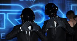 Daft Punk skinuli kacige i otkrili lica... Za umjetnost