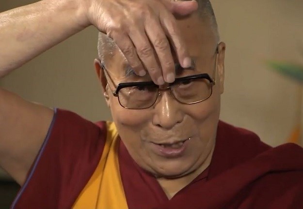 VIDEO Dalai Lama urnebesno oponašao Donalda Trumpa