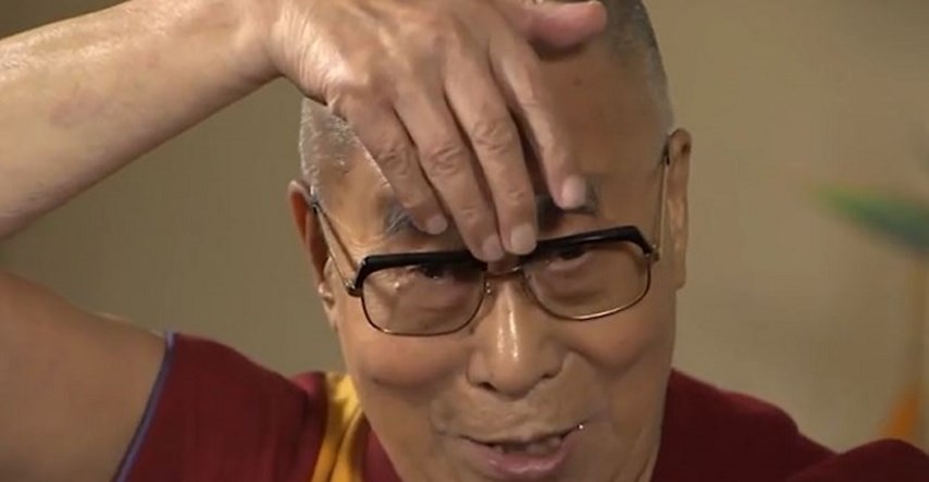 VIDEO Dalai Lama urnebesno oponašao Donalda Trumpa