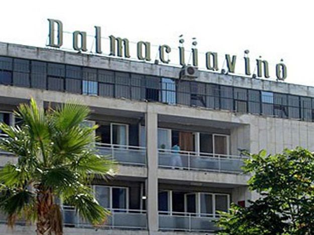 Država blokirala prodaju Dalmacijavina, očajni radnici prosvjedovali pred Državnim odvjetništvom