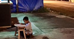 Dječak beskućnik koji je inspirirao svijet: Piše domaći na cesti uz svjetlo iz obližnjeg restorana