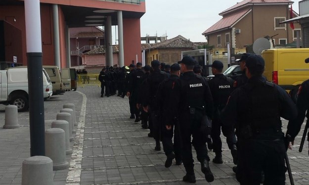 FOTO Albanska policija okupirala stadion u Skadru
