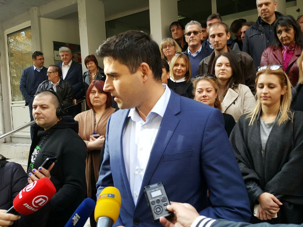 Bernardić krenuo Milanovićevim stopama, donio 10.500 potpisa podrške kandidaturi