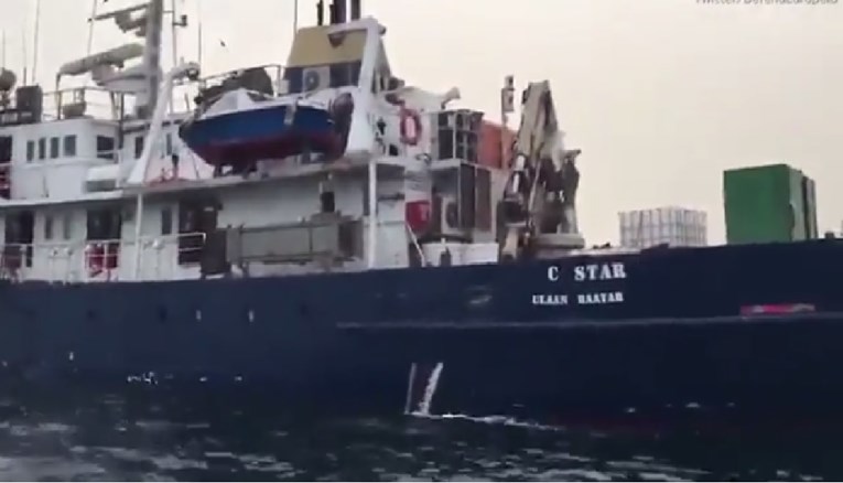 VIDEO Desničarski ekstremisti otisnuli brod protiv spašavanja migranata: "Vraćamo ih u Afriku"