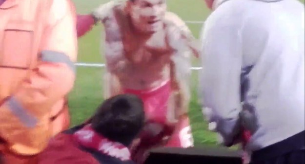 Lovren opet oduševio navijače: Nakon trijumfa poklonio dres djevojci u invalidskim kolicima