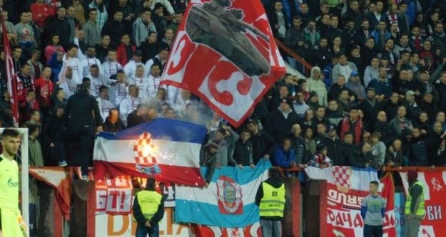 Delije iz Hrvatske u Srbiji spalile hrvatsku zastavu ukradenu u Vukovaru! Policija ih pronašla po fotografiji s utakmice