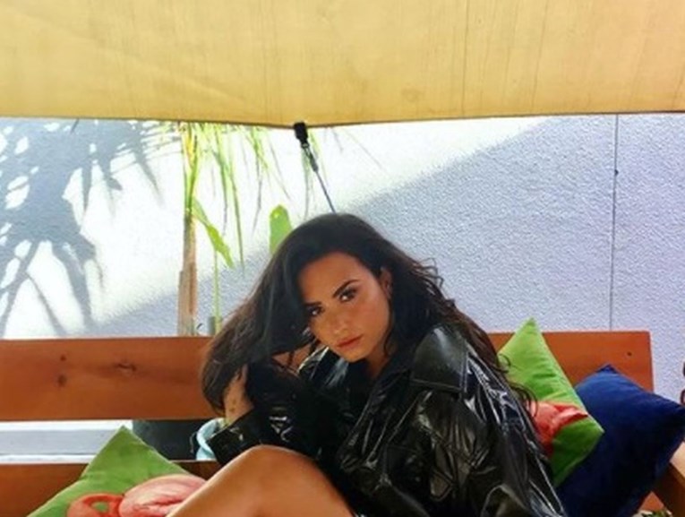Nakon borbe s bulimijom, Demi Lovato pokazala gola bedra: "Nema više dijeta, ponosna sam na njih"