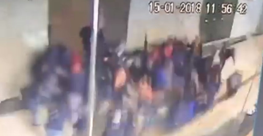 VIDEO U zgradi indonezijske burze urušio se balkon krcat ljudima
