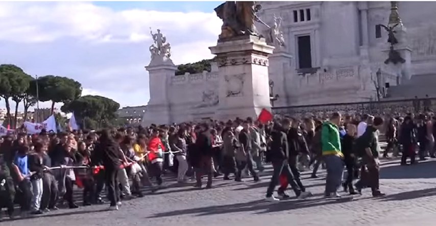 Tisuće ekstremnih desničara i antifašista marširalo Italijom