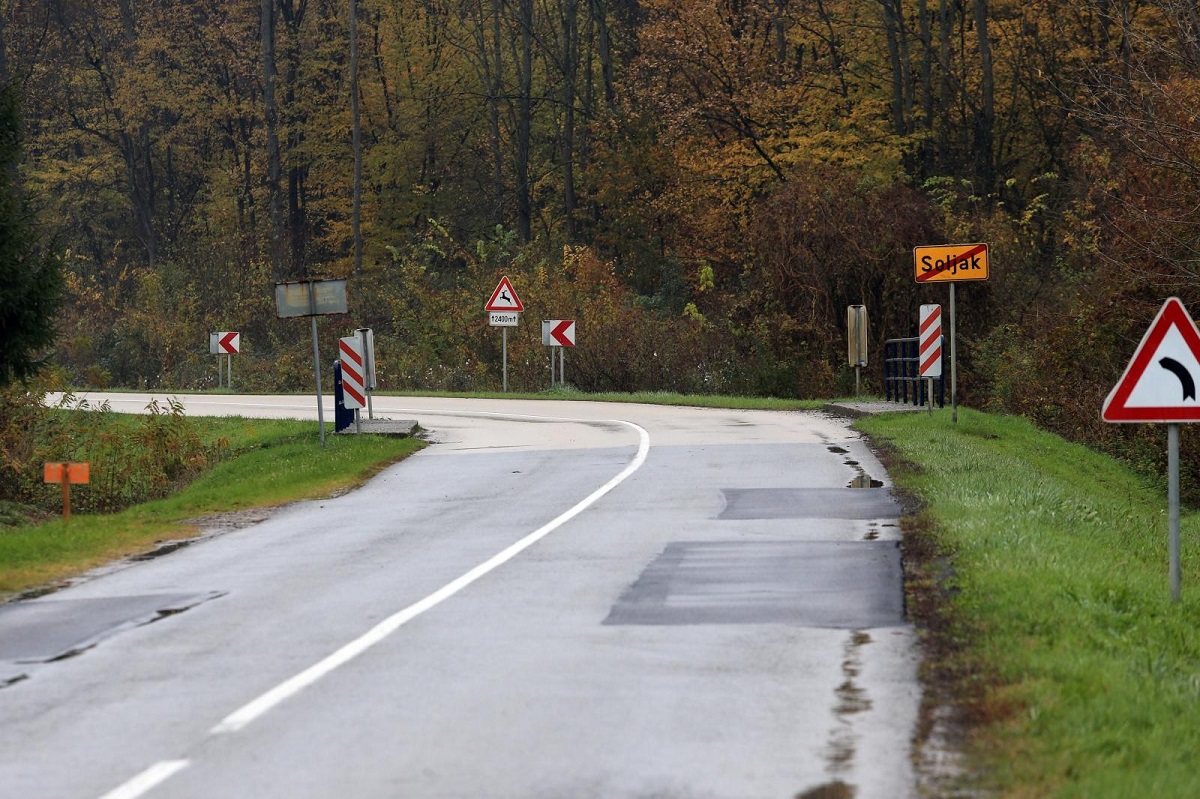 Kombi sletio s ceste kod Strizivojne, poginula žena