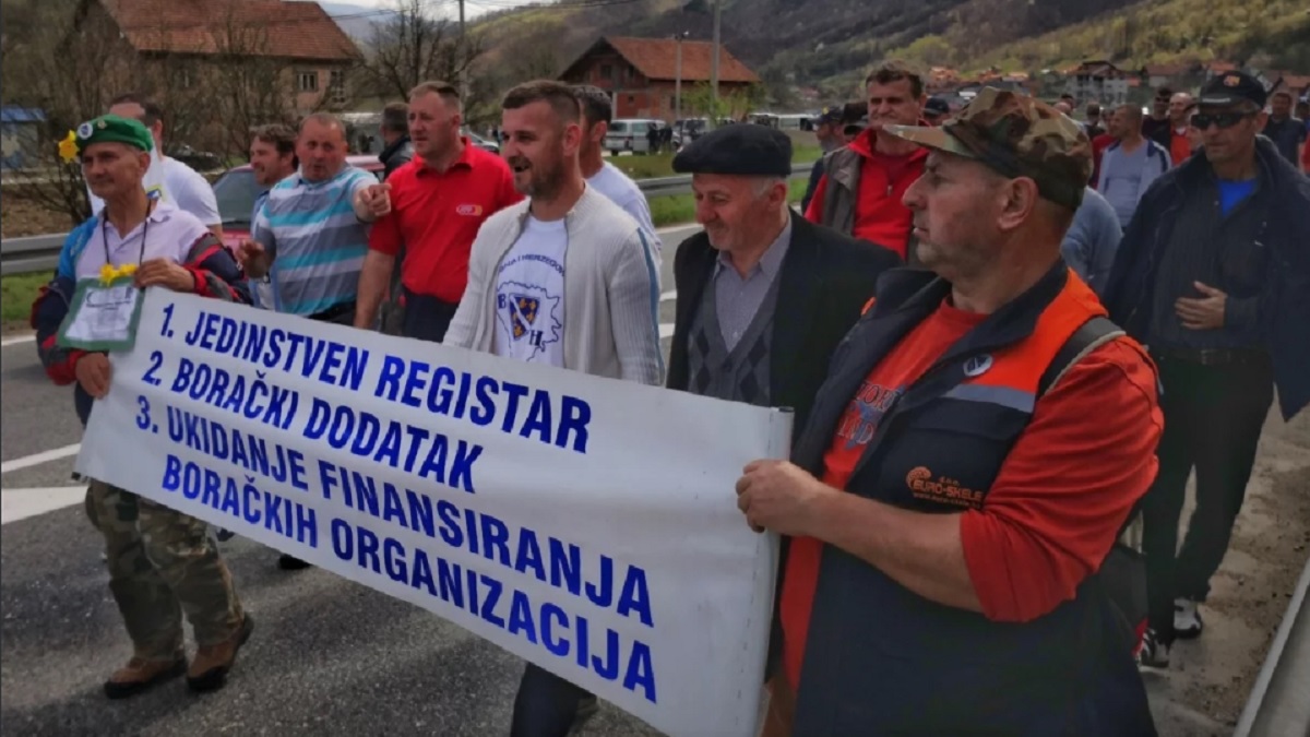 Veterani opet prosvjeduju i blokiraju važne ceste u BiH, ovo su im zahtjevi