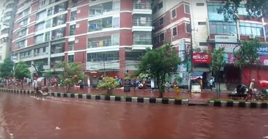 VIDEO Zbog obilnih kiša i žrtvovanja životinja ulicama Dhake teku rijeke krvi