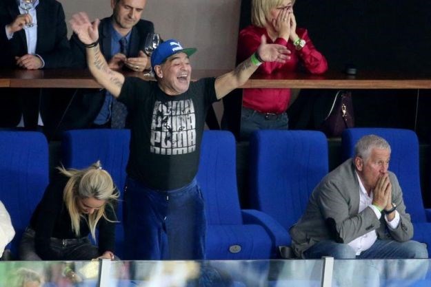 VIDEO Maradona divlja u Areni: Pogledajte kako pleše, navija i "nabija" publiku
