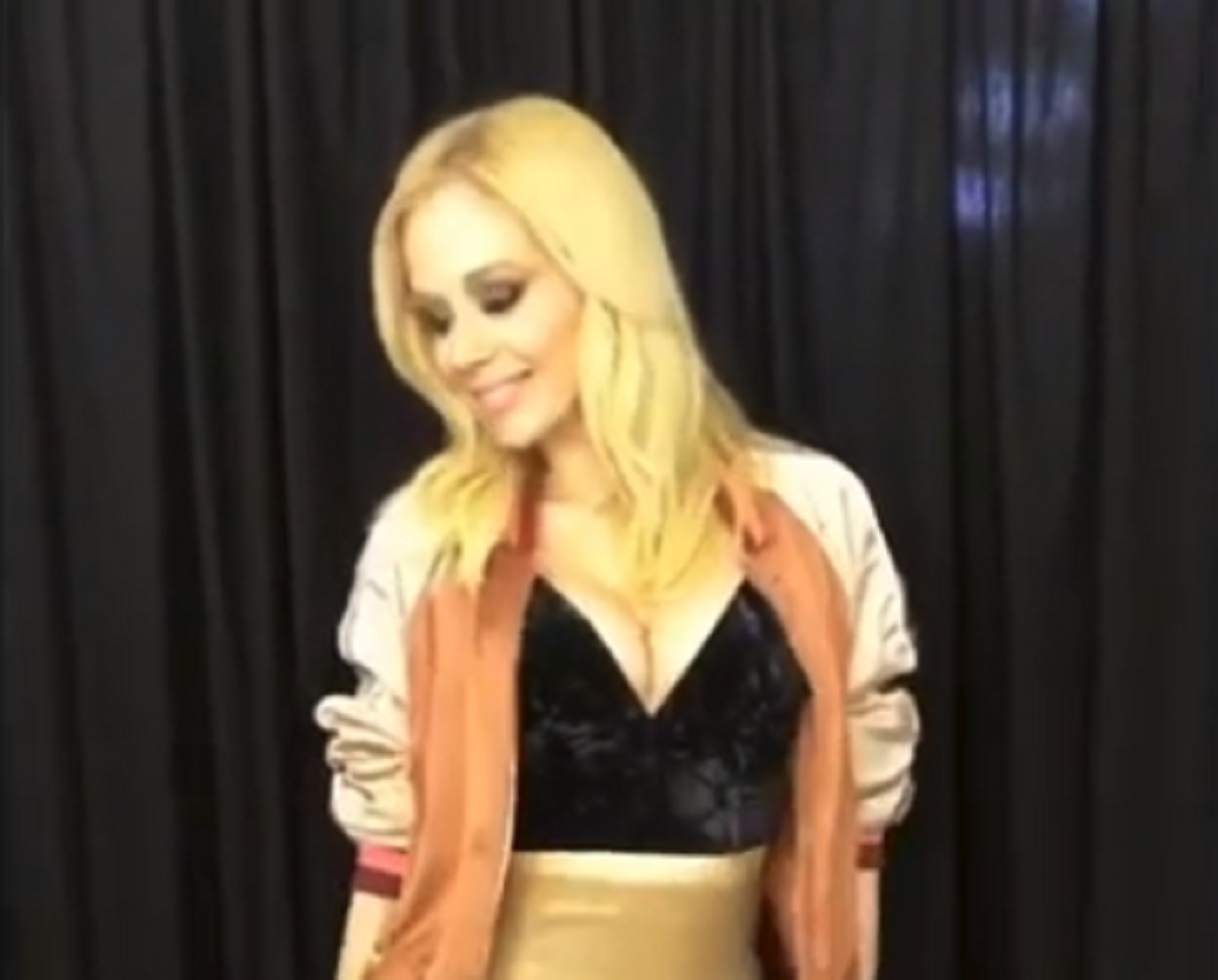VIDEO Jelena Rozga zavodljivo zaplesala u uskoj suknji i izbacila grudi u prvi plan