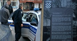 Policija privela mlade koji su prelijepili ploču s ustaškim pozdravom u Jasenovcu