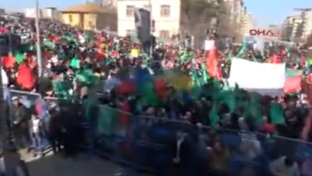 Oko 70.000 turskih Kurda prosvjedovalo protiv Charliea Hebdoa